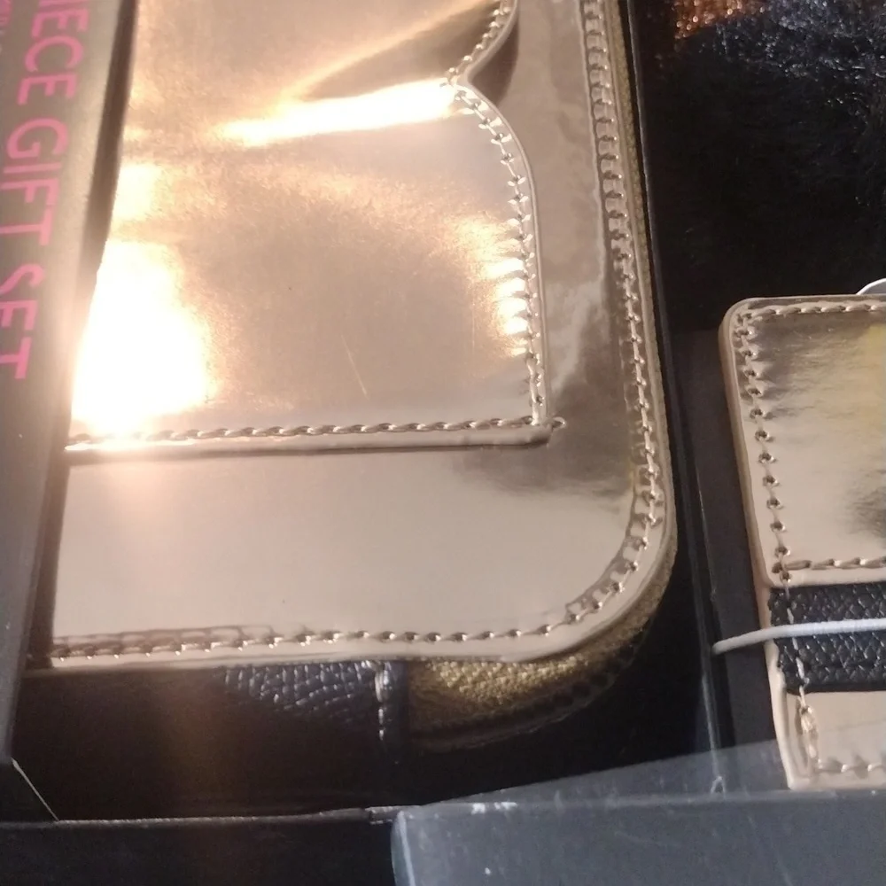 No boundaries Camara crossbody bag and card holder w\strap nwt - Picture 4 of 7